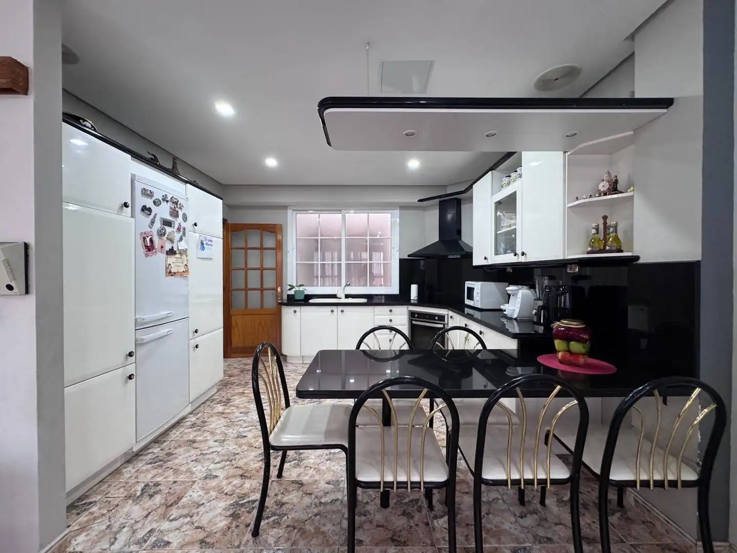 Cocina de Casa adosada en venta en Telde con Terraza, Trastero y Balcón
