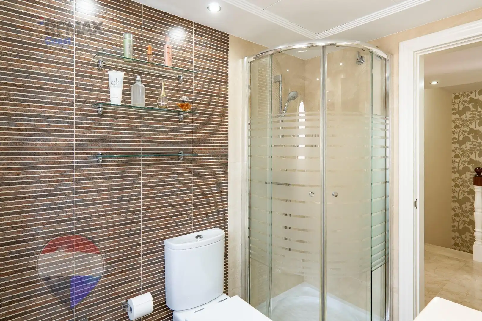 Badezimmer von Einfamilien-Reihenhaus zum Verkauf in Torremolinos mit Klimaanlage, Heizung und Terrasse