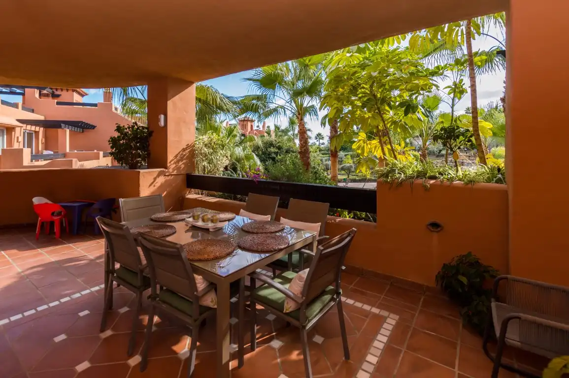 Apartament amb piscina en venda a Nueva Andalucía, imagen 2