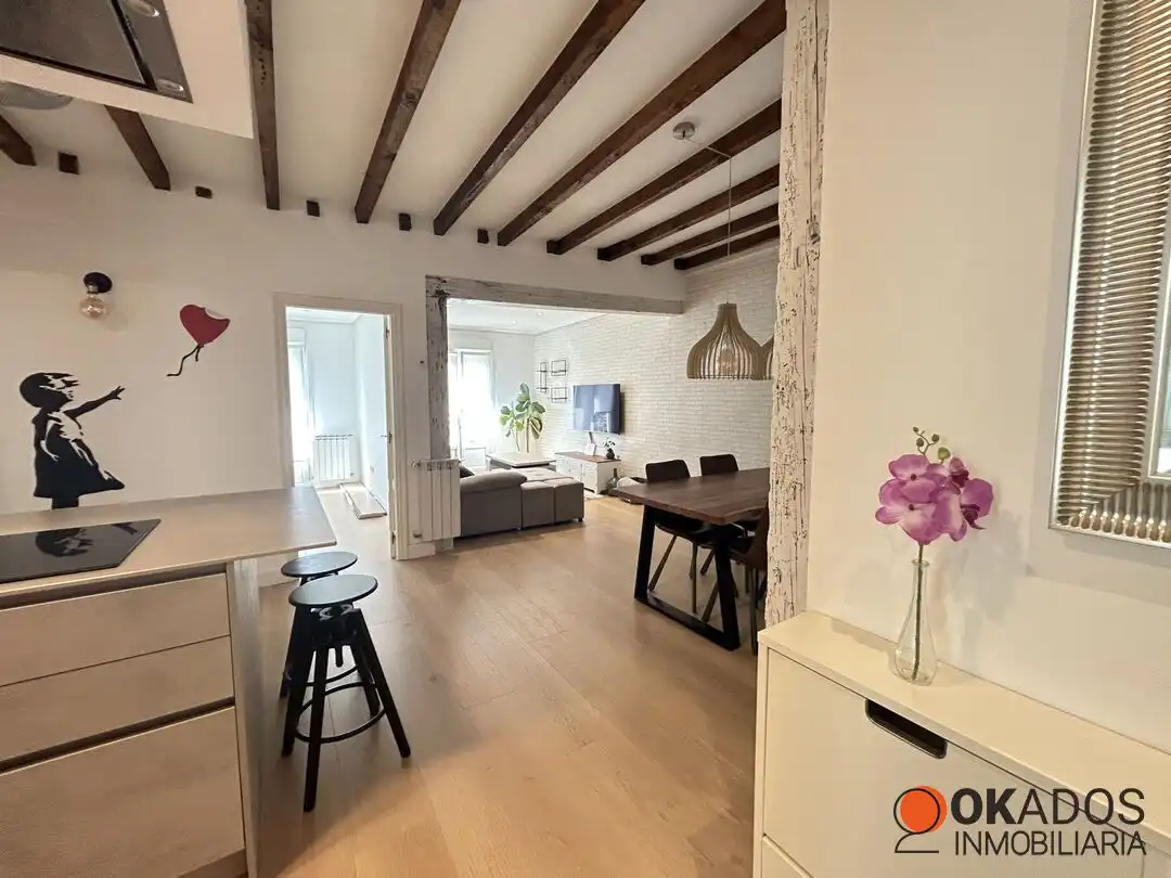 Sala d'estar de Pis en venda en Donostia - San Sebastián  amb Calefacció i Balcó