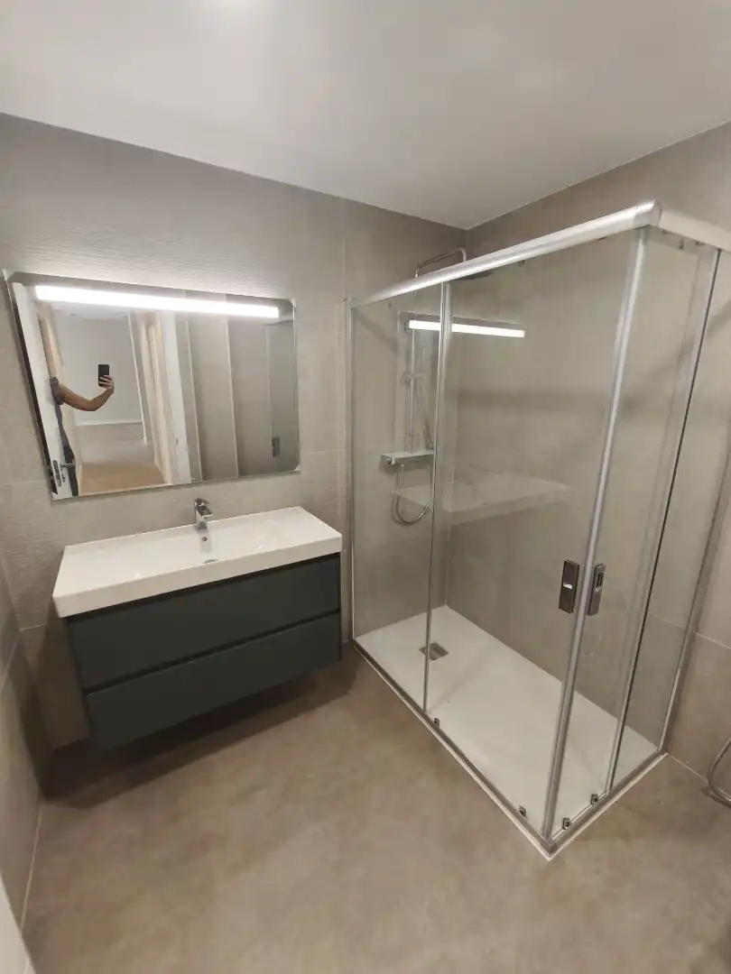 Baño de Apartamento en venta en Ourense Capital  con Aire acondicionado, Calefacción y Parquet