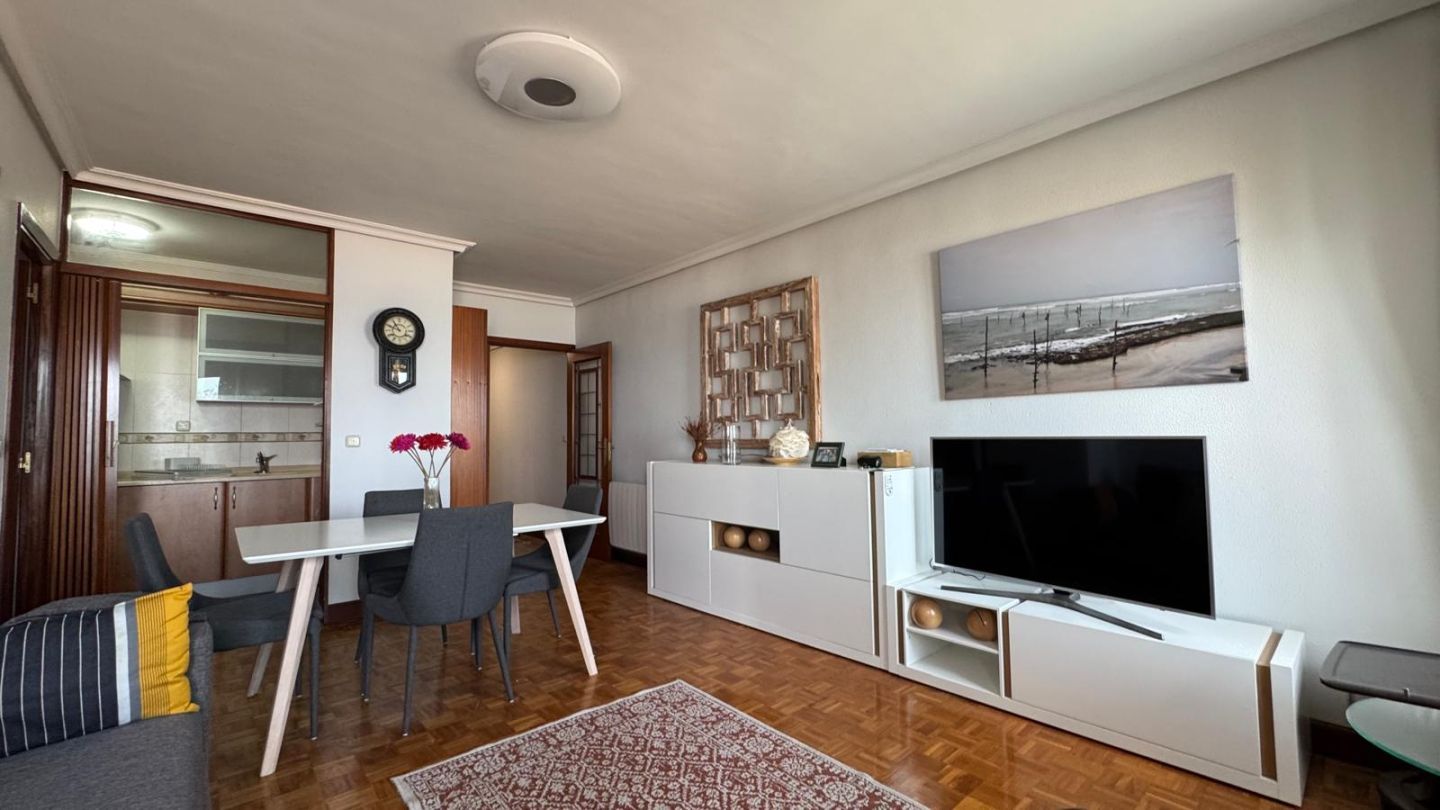 Sala d'estar de Pis en venda en Zarautz amb Calefacció, Traster i Balcó