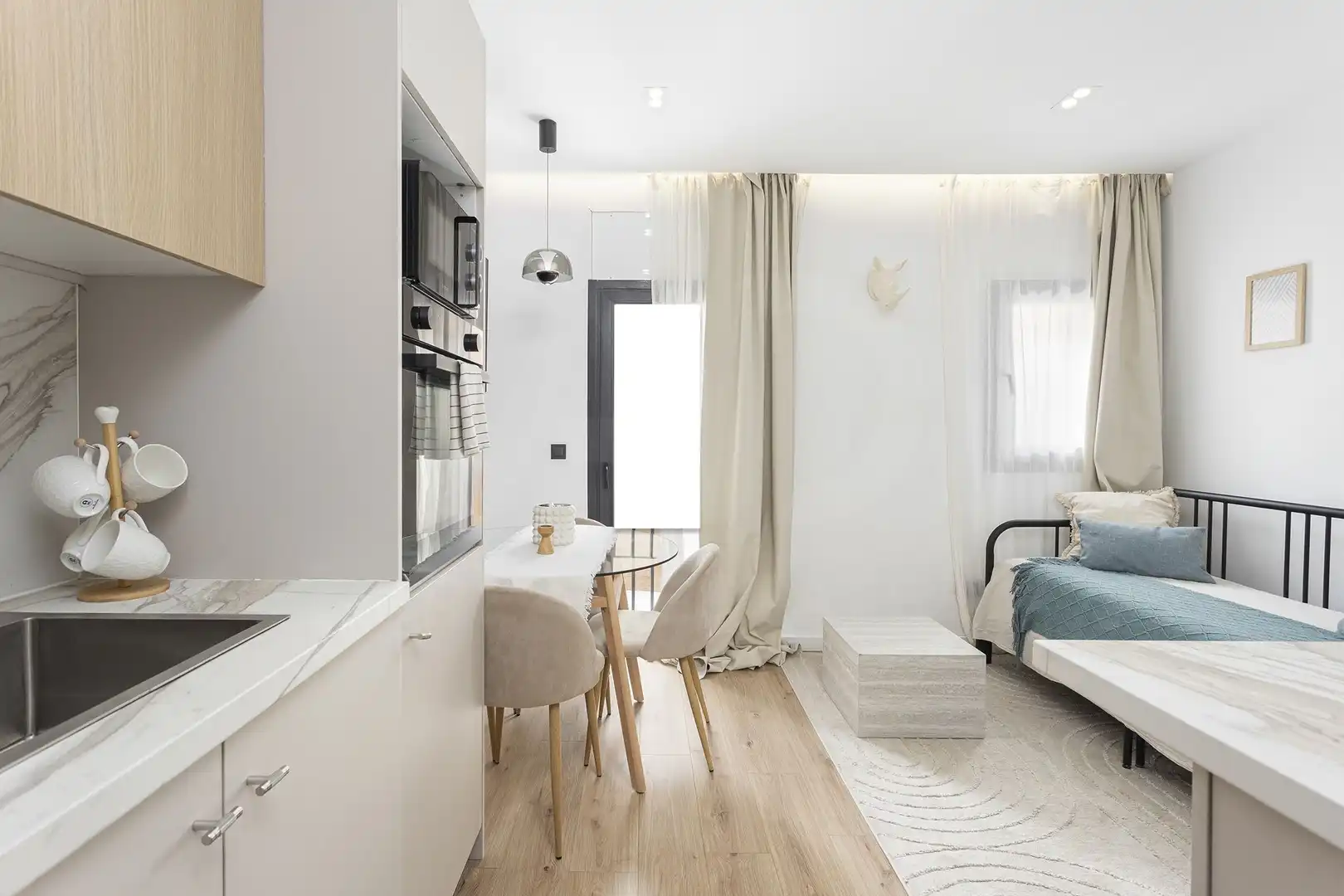 Schlafzimmer von Einfamilien-Reihenhaus zum Verkauf in Badalona mit Klimaanlage, Heizung und Terrasse