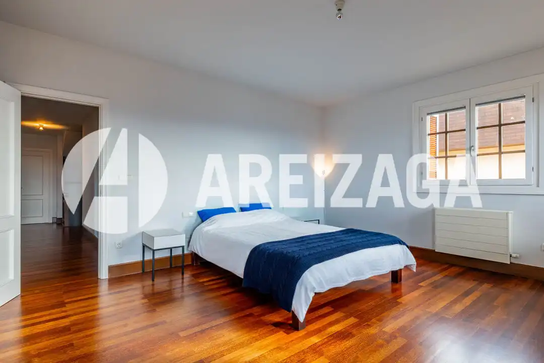 Habitación de Piso en venta en Donostia - San Sebastián  con Calefacción, Terraza y Trastero