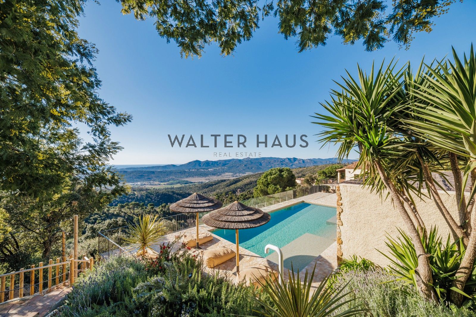 Vista exterior de Casa o xalet en venda en Castell-Platja d'Aro amb Aire condicionat, Calefacció i Jardí privat