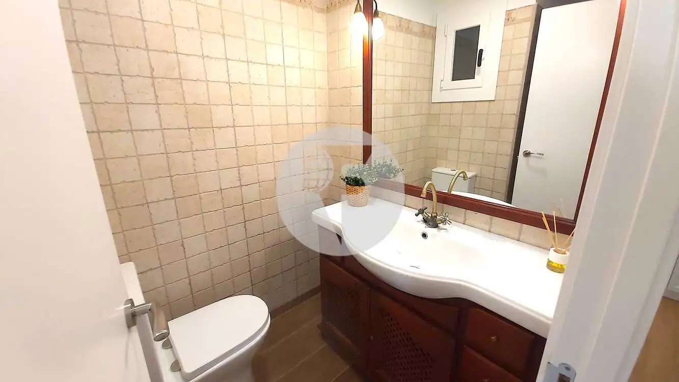 Badezimmer von Dachboden zum Verkauf in Rubí mit Terrasse