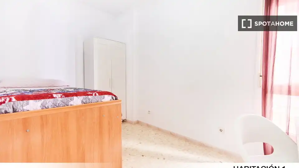 Habitación de Piso de alquiler en Sevilla con Aire acondicionado, Calefacción y Amueblado