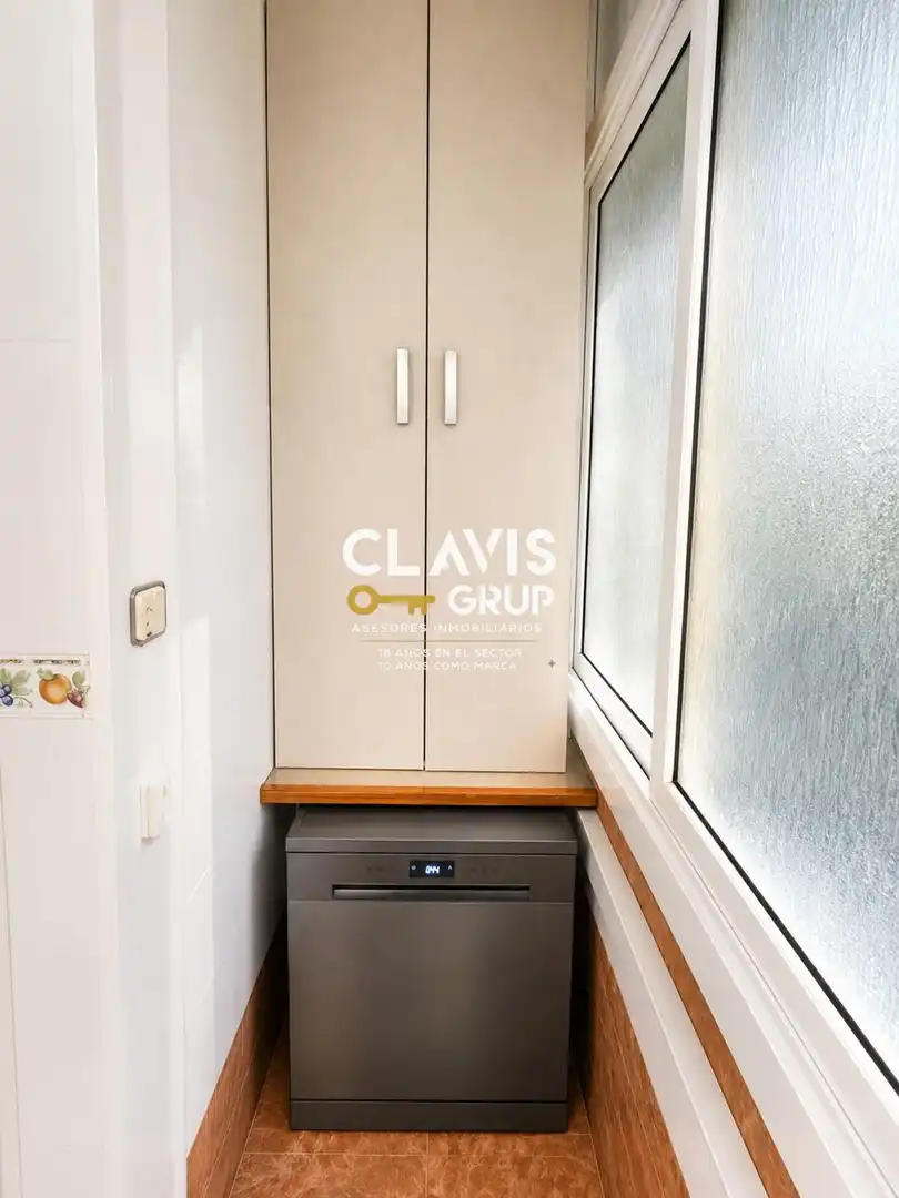 Kitchen of Flat for sale in Barcelona  with Air Conditioner, Terrace and Balcony