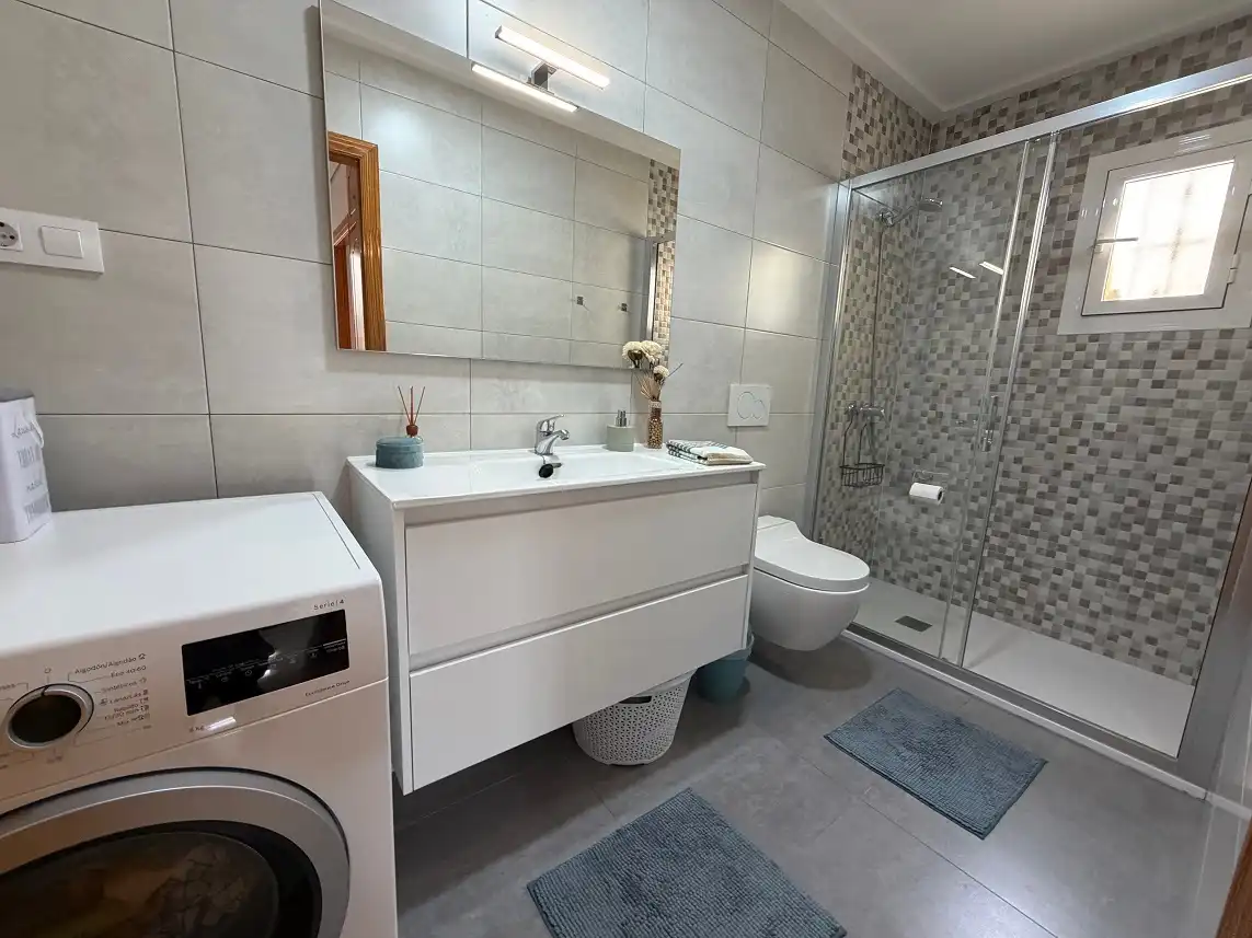 Baño de Casa adosada en venta en Santa Pola con Aire acondicionado, Terraza y Amueblado