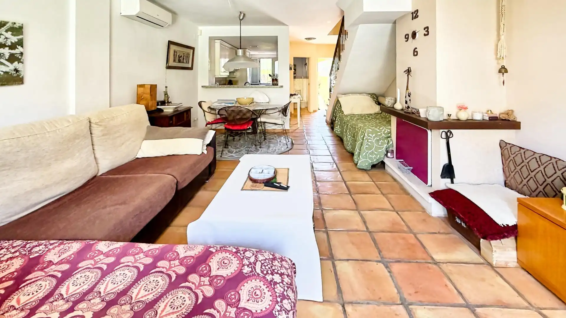 Sala de estar de Casa adosada en venta en Finestrat con Aire acondicionado, Jardín privado y Terraza