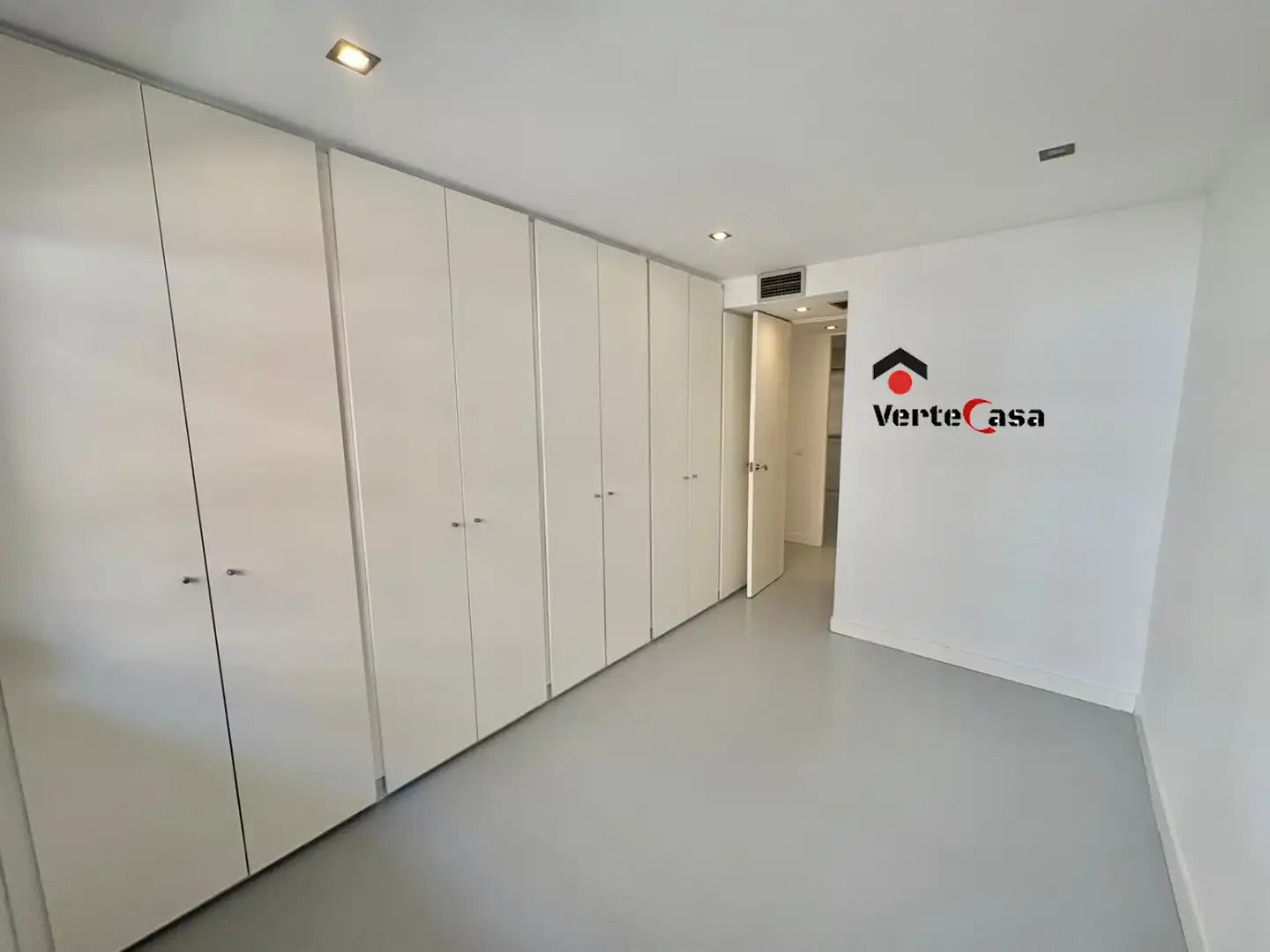 Wohnung zur Miete in Valencia mit Klimaanlage, Heizung und Balkon