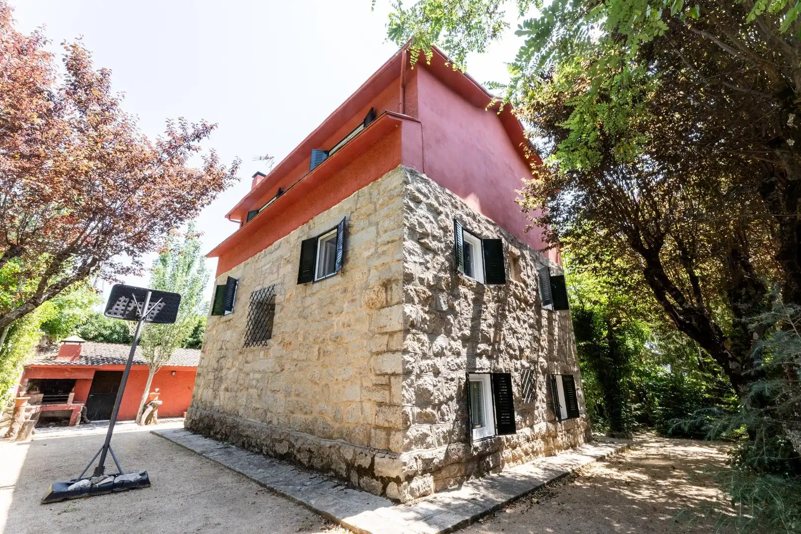 Vista exterior de Casa o chalet en venta en Navacerrada con Calefacción y Jardín privado