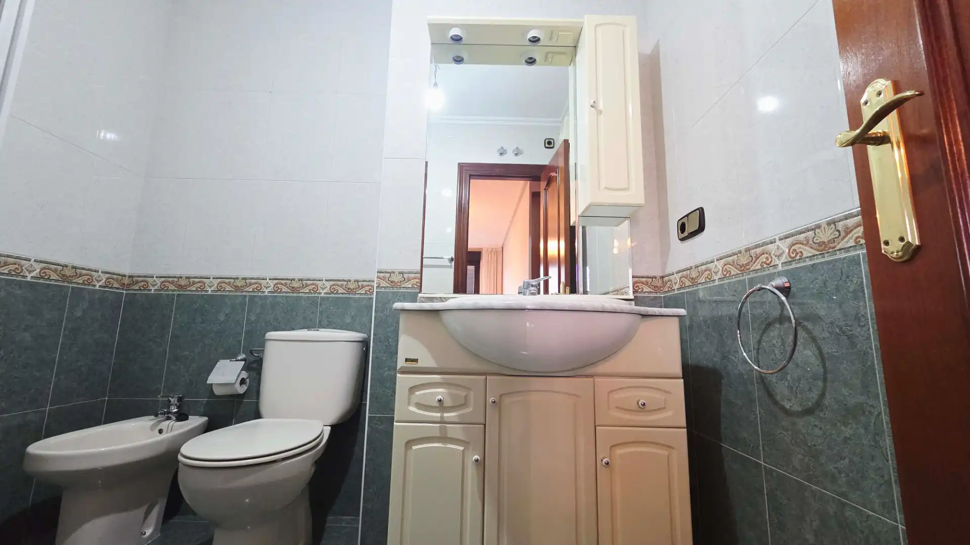 Bany de Pis en venda en Langreo amb Calefacció, Parquet i Traster