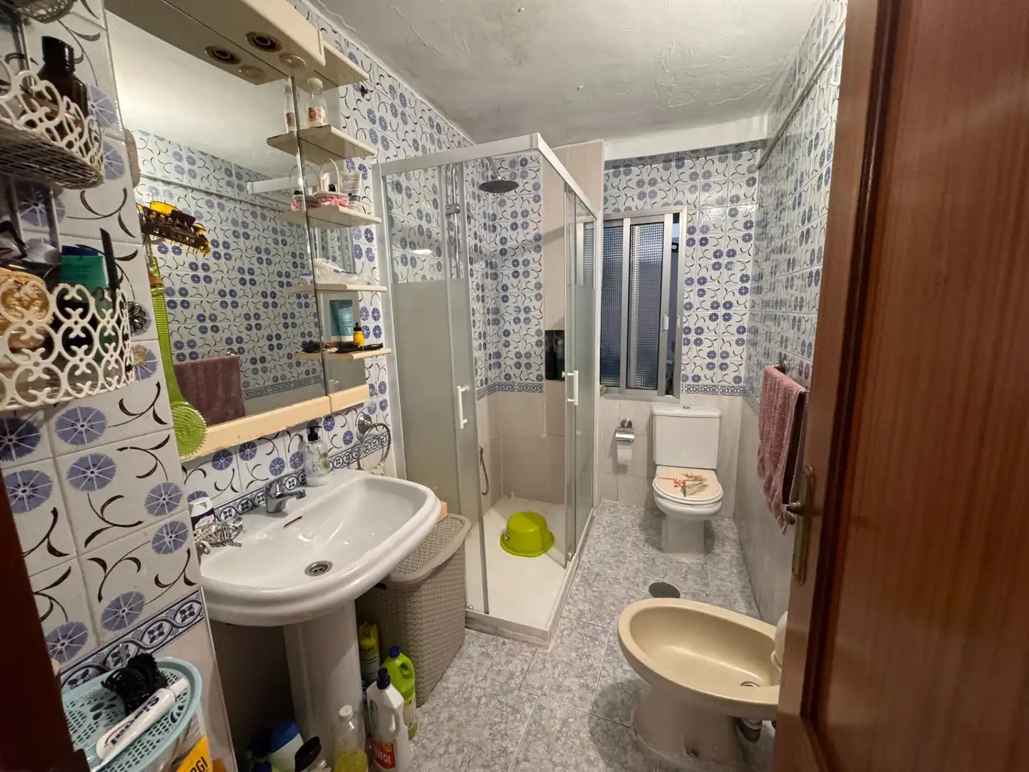 Baño de Piso en venta en San Juan de Aznalfarache con Aire acondicionado