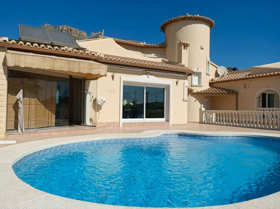 Piscina de Casa o chalet en venta en Calpe / Calp con Aire acondicionado, Calefacción y Jardín privado
