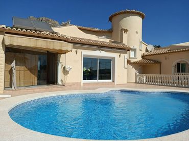 Detached house with balcony for sale in Canuta