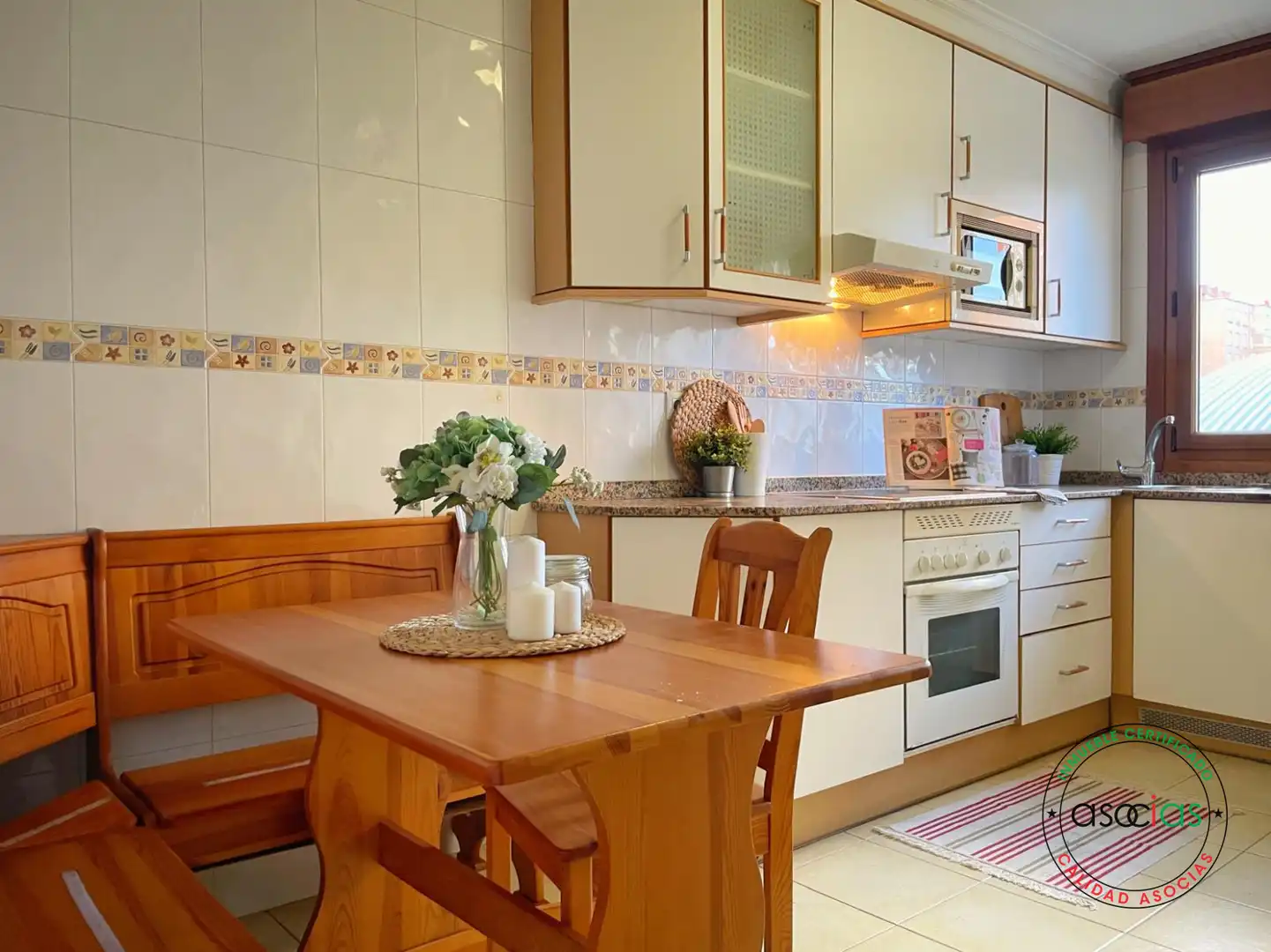 Cuina de Pis en venda en Gijón  amb Calefacció, Parquet i Traster