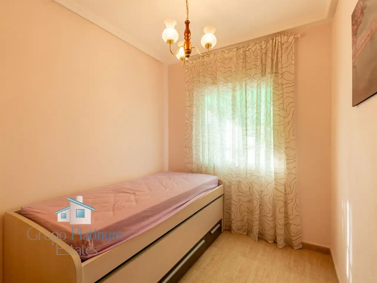 Schlafzimmer von Einfamilien-Reihenhaus zum Verkauf in Pulpí mit Klimaanlage, Privatgarten und Schwimmbad