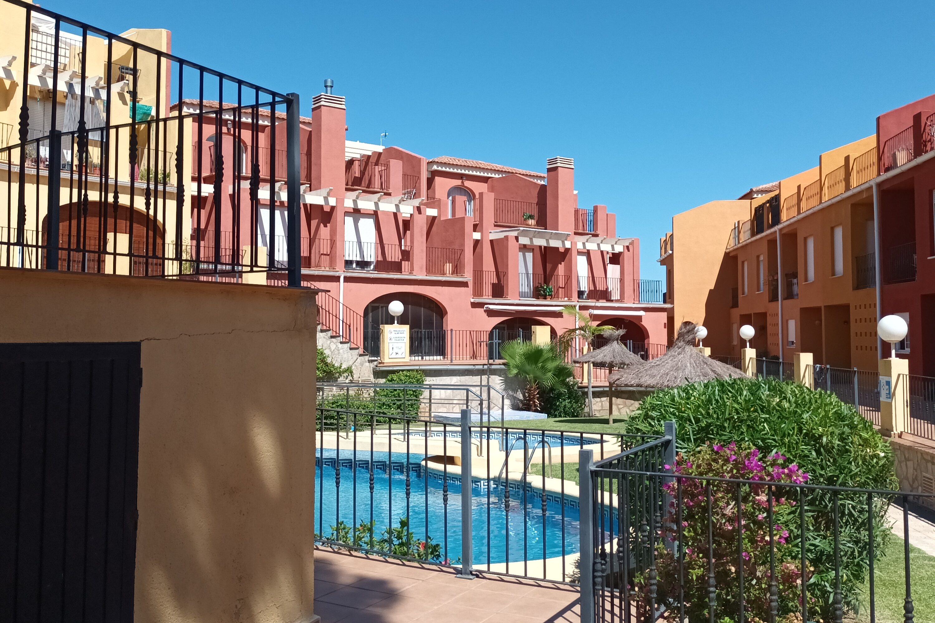 Vista exterior de Casa adosada en venda en Sanet y Negrals amb Terrassa i Piscina