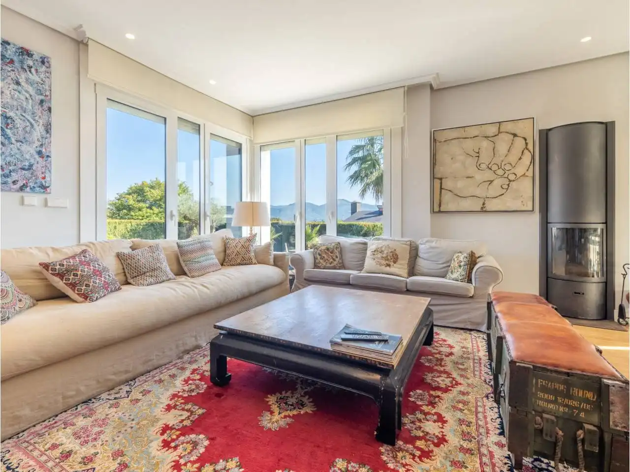 Sala d'estar de Casa o xalet en venda en Donostia - San Sebastián  amb Aire condicionat, Calefacció i Jardí privat