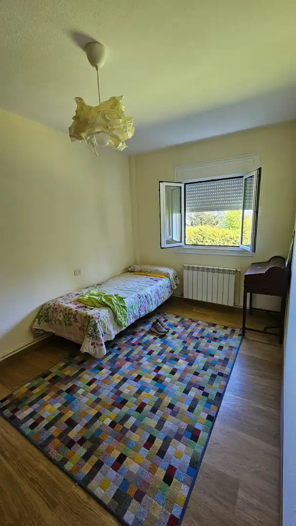 Dormitori de Casa o xalet de lloguer en Oleiros amb Calefacció