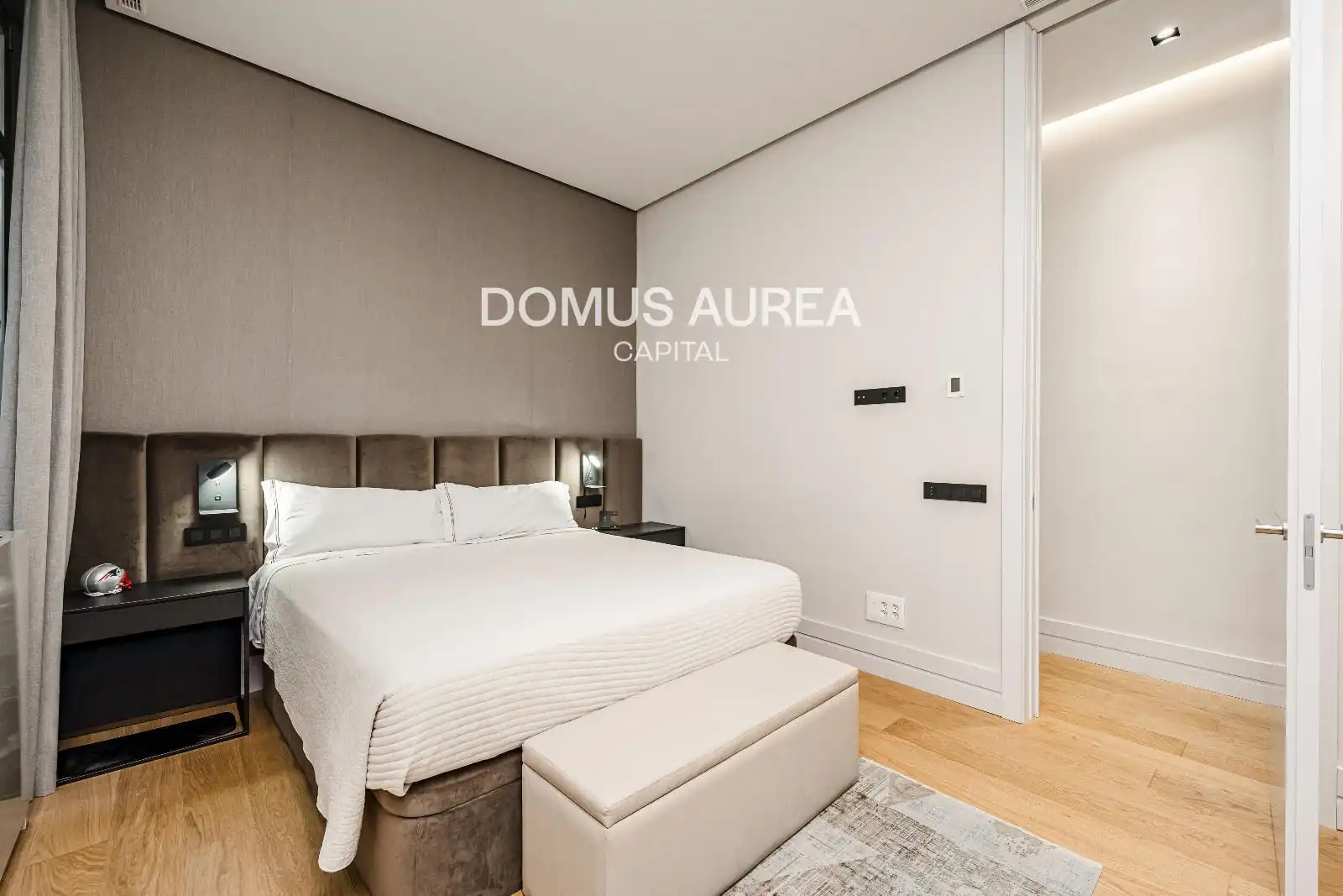 Bedroom of Flat for rent in Madrid  with Air Conditioner, Storage room and Furnished