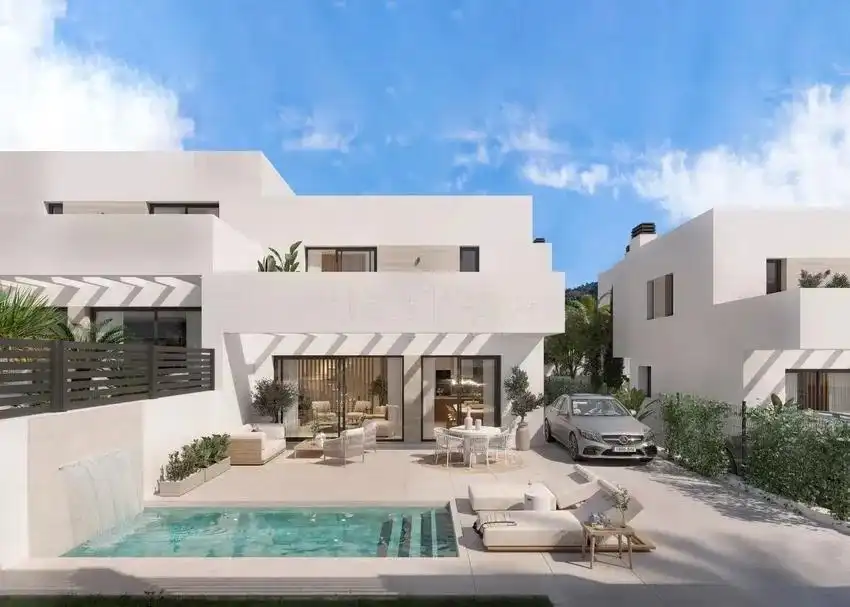 Vista exterior de Casa adosada en venta en Alhaurín de la Torre con Aire acondicionado, Jardín privado y Piscina