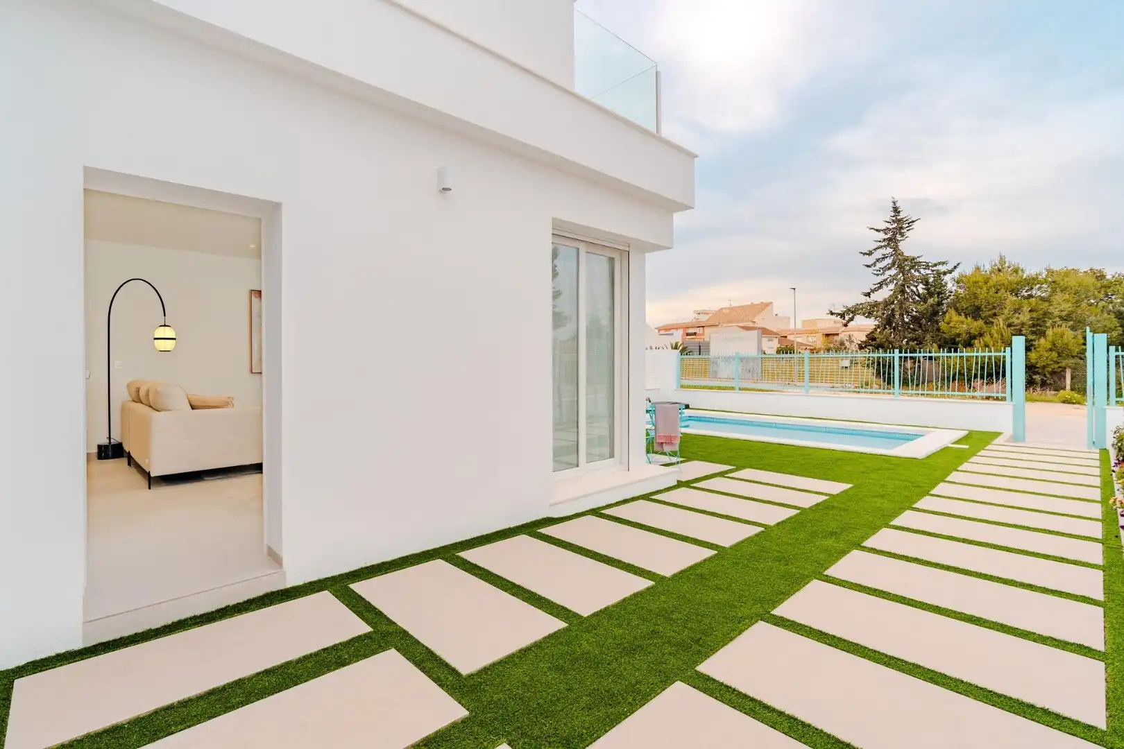 Piscina de Casa adosada en venda en Los Alcázares amb Aire condicionat, Jardí privat i Terrassa
