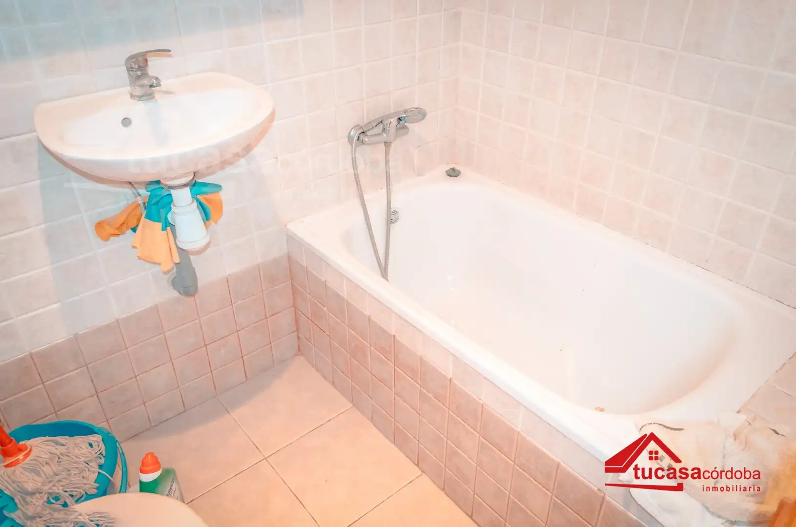 Badezimmer von Büro zum Verkauf in Córdoba mit Klimaanlage und Möbliert