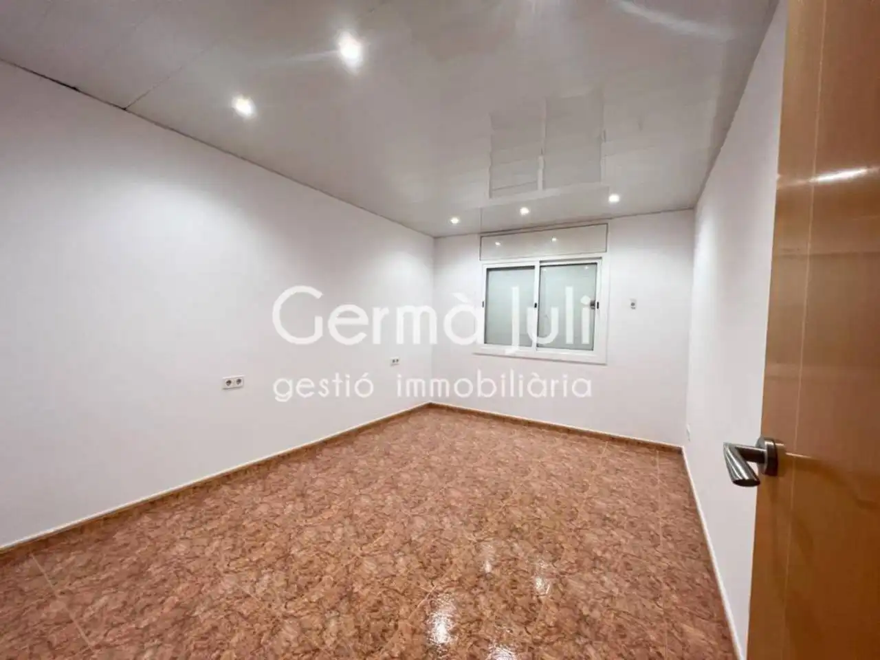 Schlafzimmer von Wohnungen zum Verkauf in Badalona