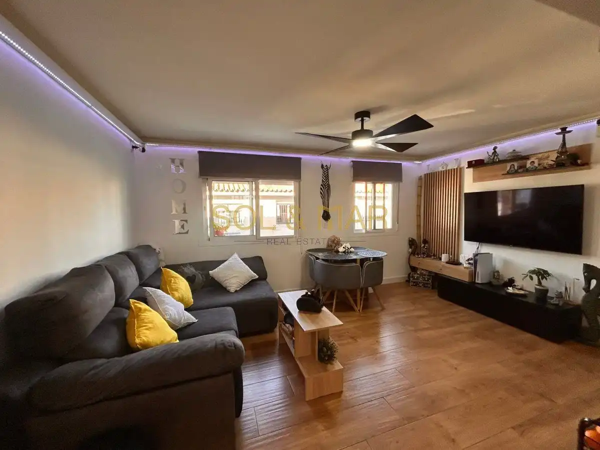 Sala de estar de Piso en venta en Torremolinos con Aire acondicionado, Calefacción y Amueblado