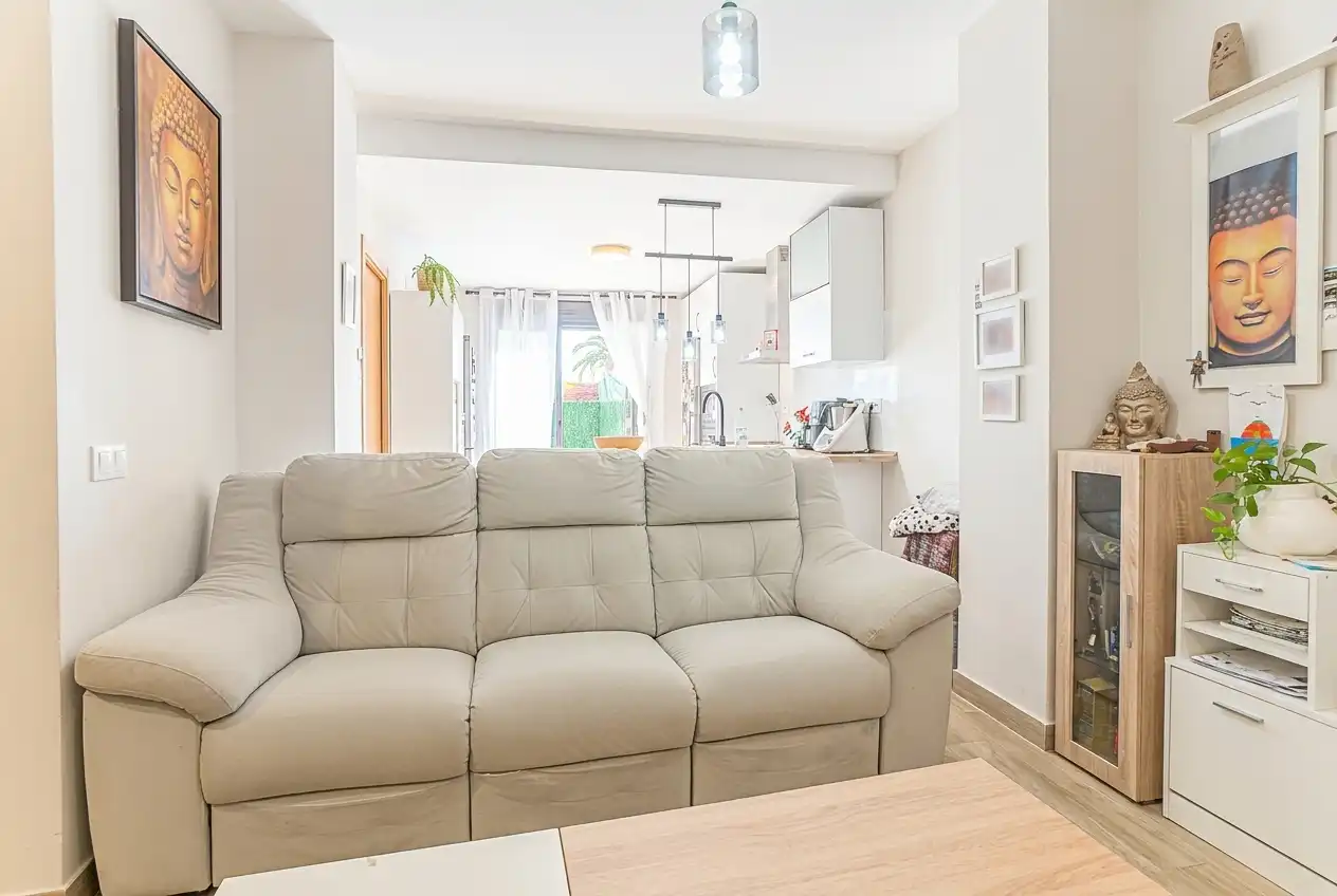 Living room of Flat for sale in Vélez-Málaga  with Air Conditioner, Terrace and Community pool