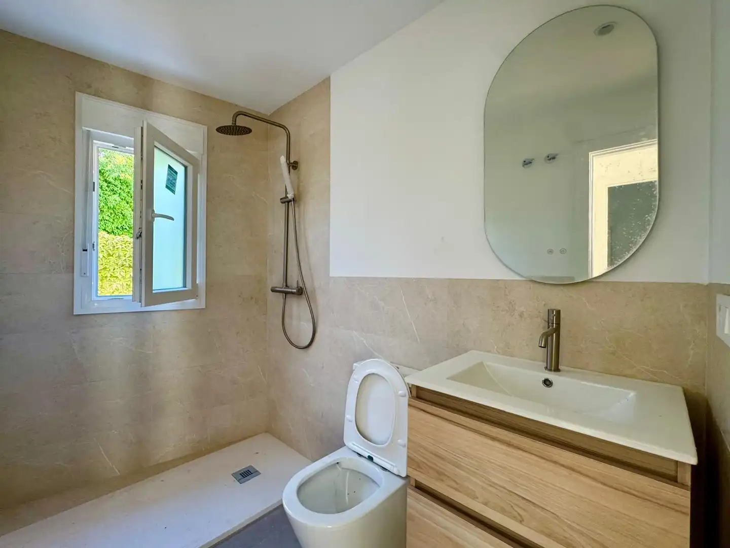 Badezimmer von Maisonette zum Verkauf in Torremolinos mit Klimaanlage, Terrasse und Abstellraum