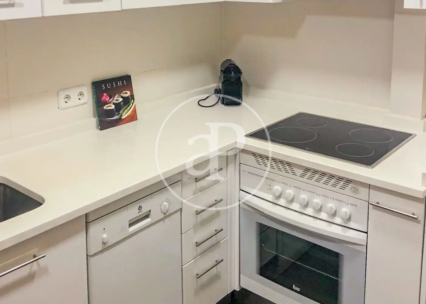 Cuina de Pis en venda en Madrid amb Aire condicionat, Calefacció i Terrassa