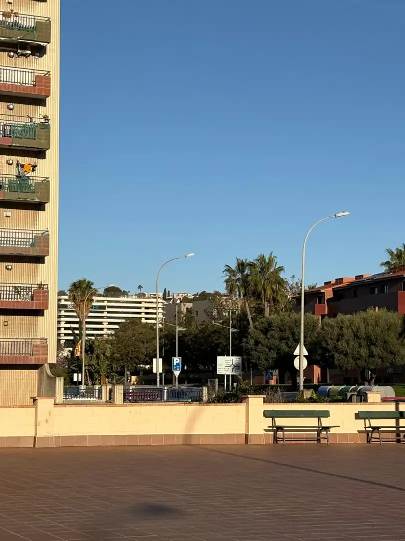 Außenansicht von Wohnung zum Verkauf in Sitges mit Terrasse, Abstellraum und Balkon