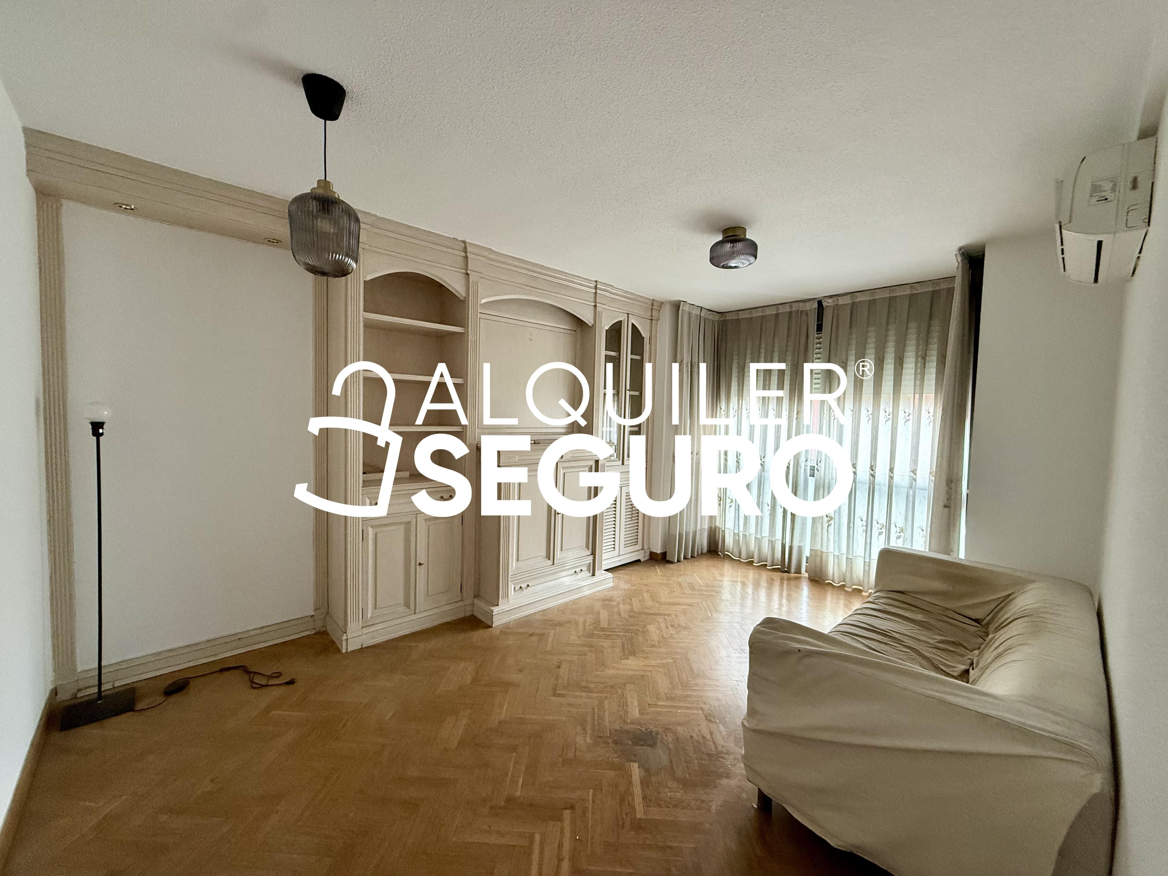 Living room of Flat to rent in  Madrid Capital  with Air Conditioner, Heating and Swimming Pool