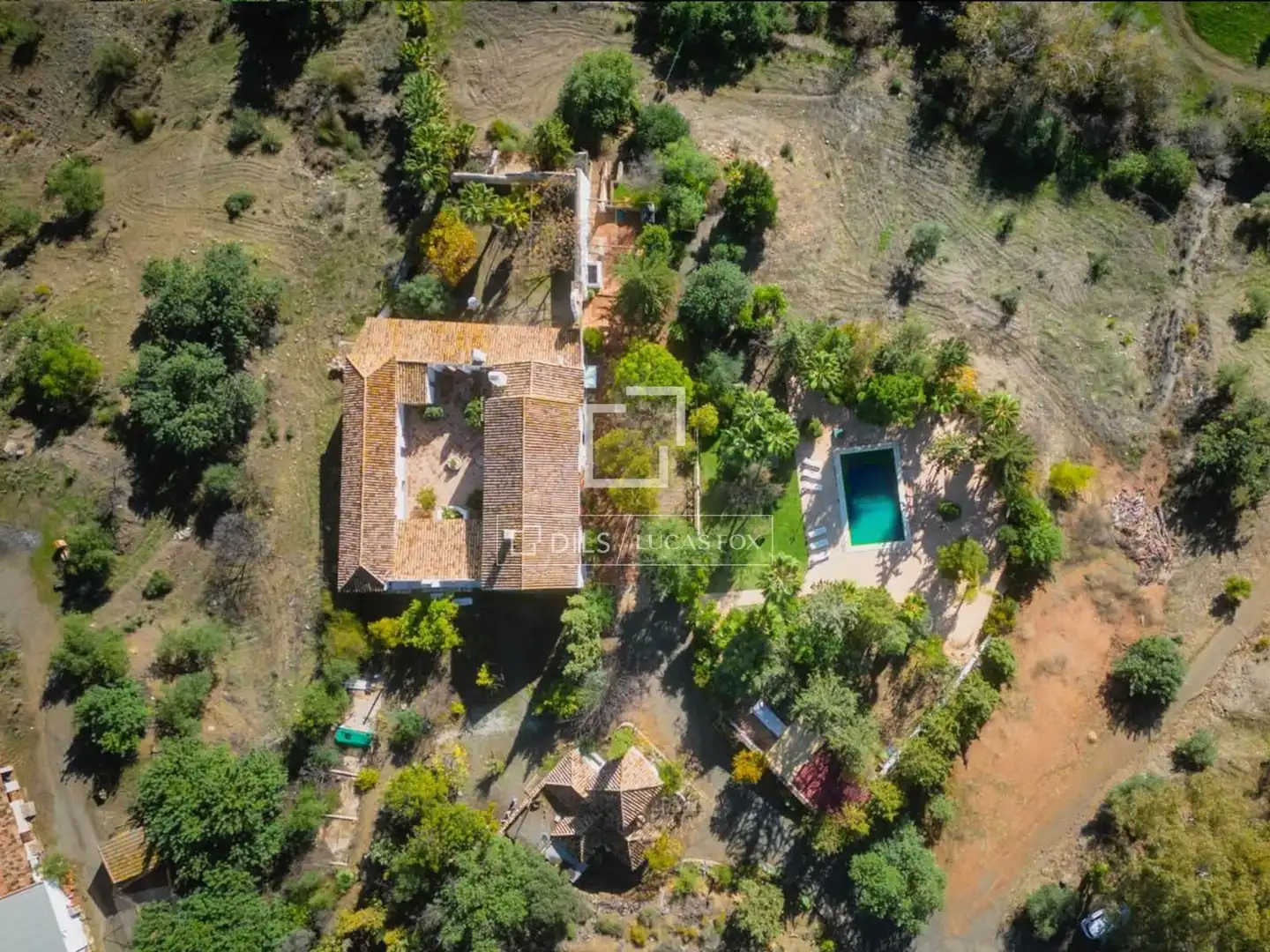 Vista exterior de Finca rústica en venda en Málaga amb Jardí privat, Terrassa i Piscina
