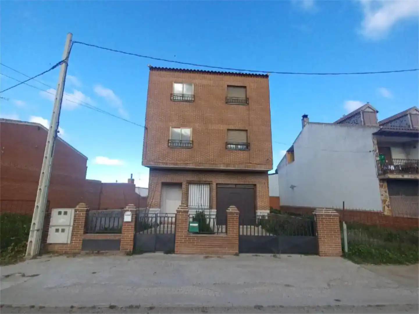 Vista exterior de Piso en venta en Menasalbas con Trastero y Balcón