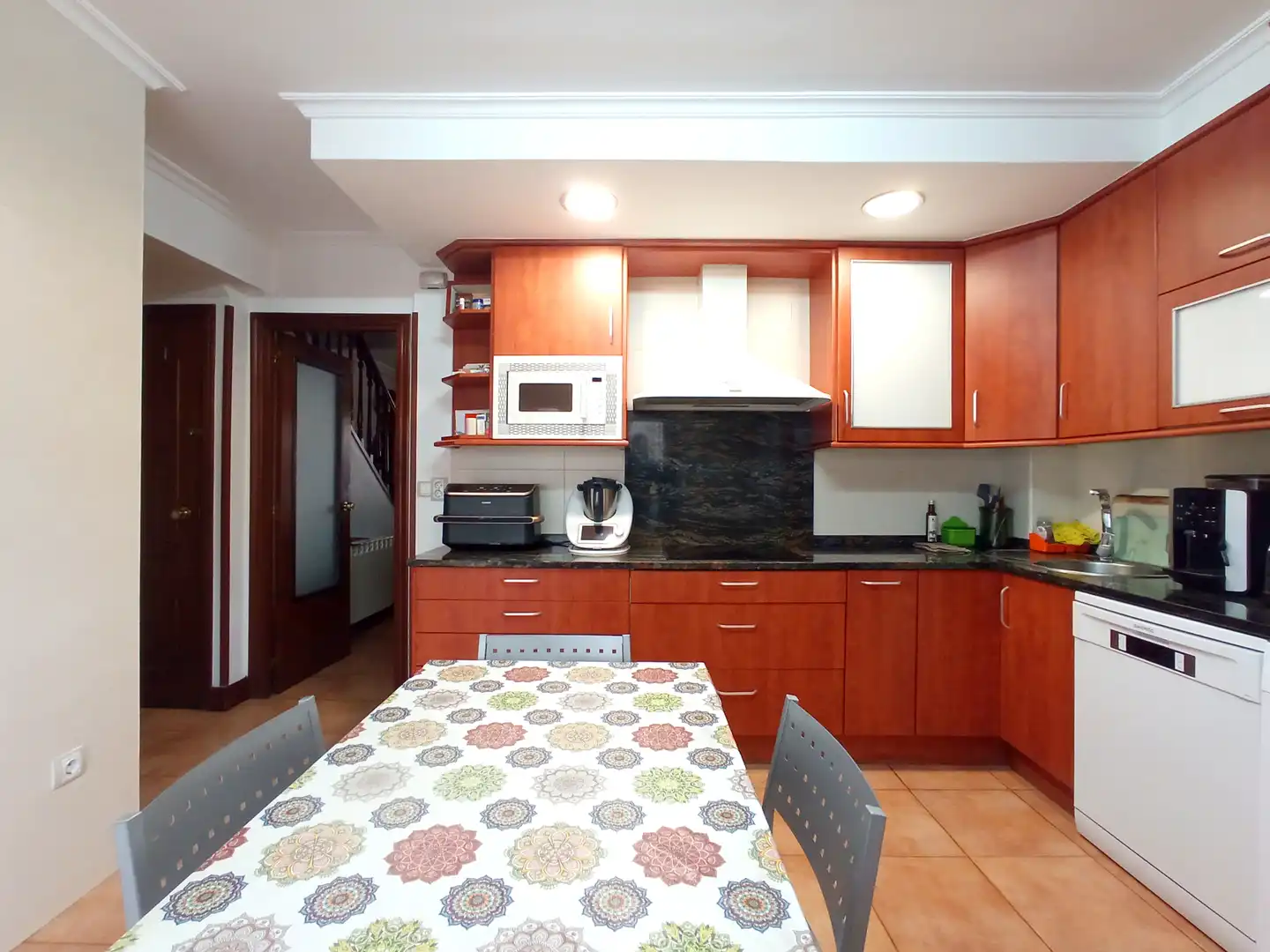 Cocina de Casa adosada en venta en Irun  con Terraza, Trastero y Amueblado