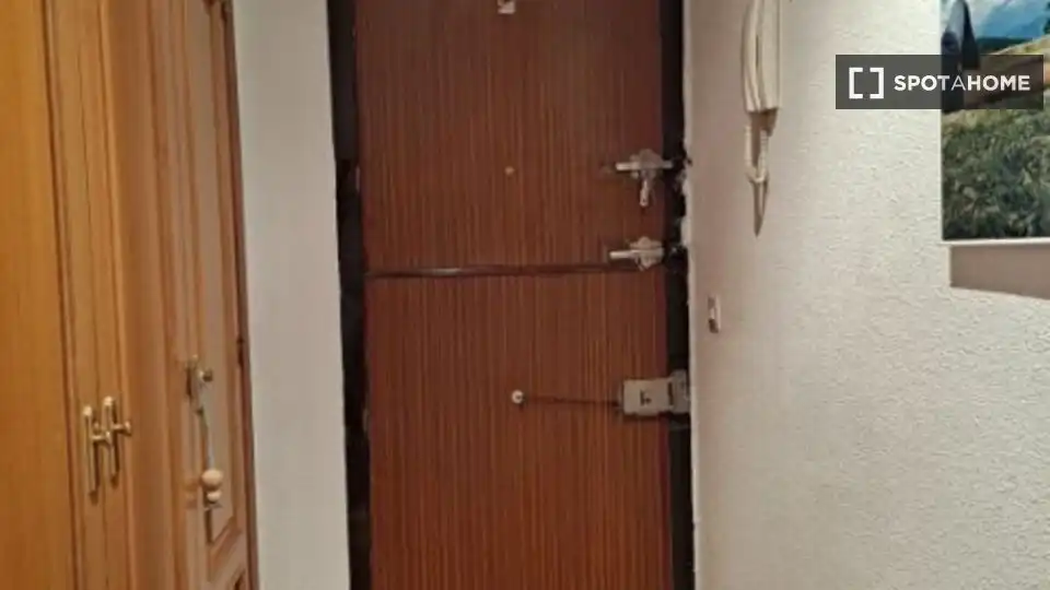 Piso de alquiler en Cortes - Huertas