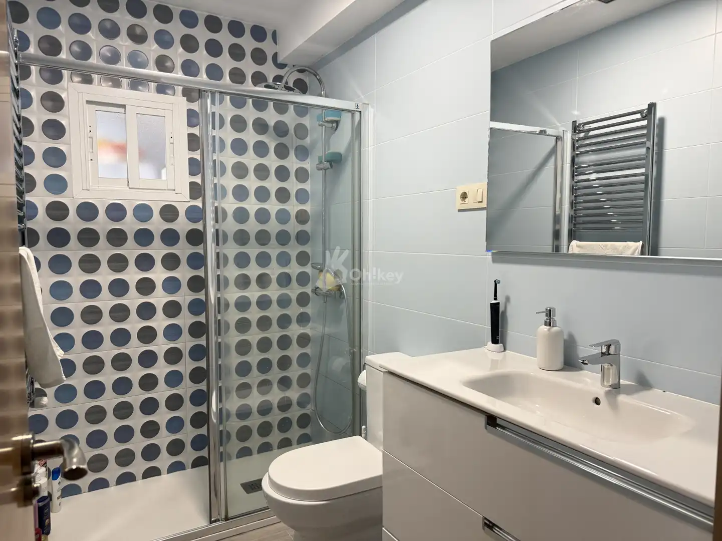 Badezimmer von Wohnung zum Verkauf in Fresnedillas de la Oliva mit Klimaanlage, Heizung und Privatgarten