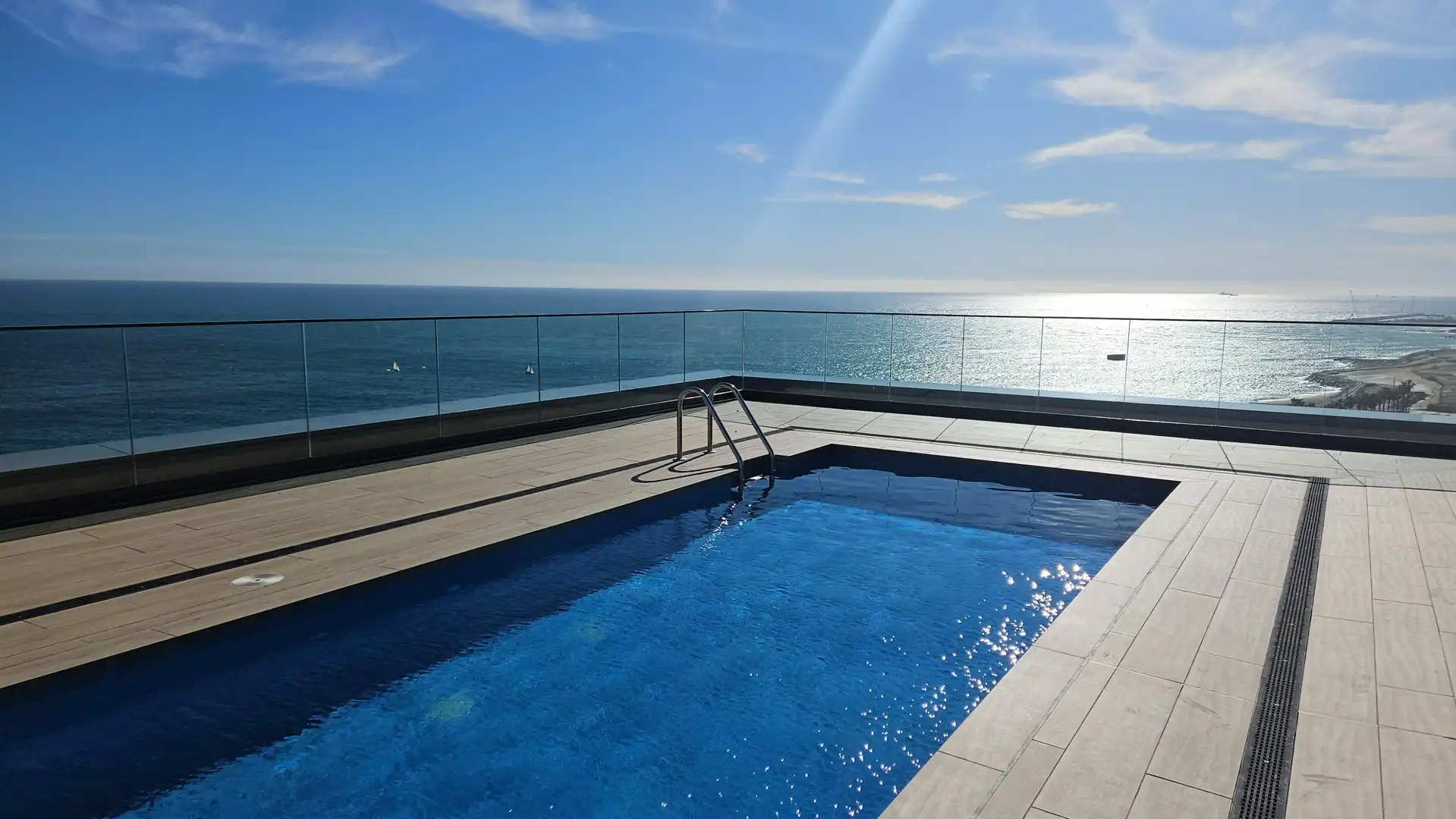 Swimming pool of Flat for rent in Badalona  with Air Conditioner, Furnished and Alarm