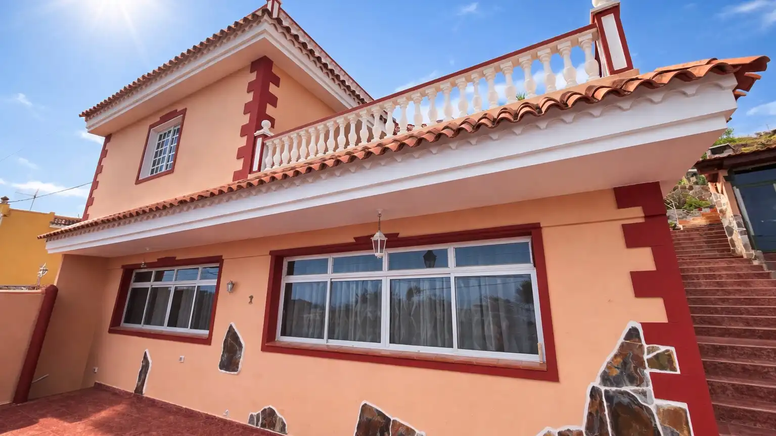 Vista exterior de Casa o xalet en venda en Icod de los Vinos amb Jardí privat, Terrassa i Forn