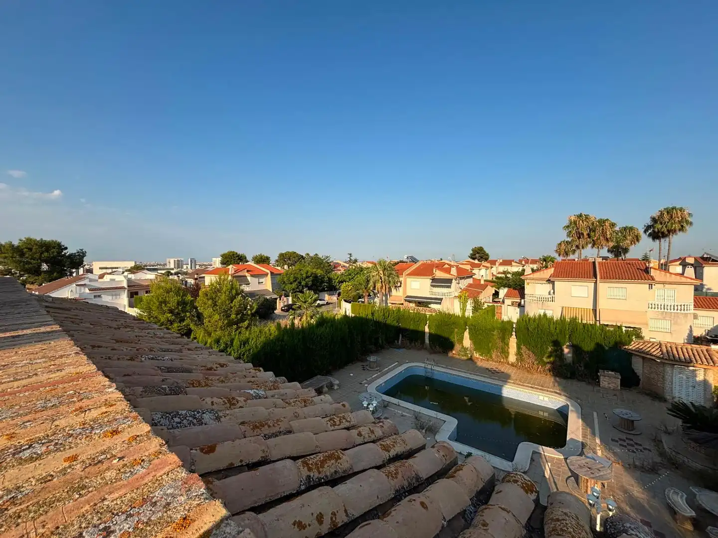 Vista exterior de Casa o xalet en venda en Torrent amb Aire condicionat i Piscina