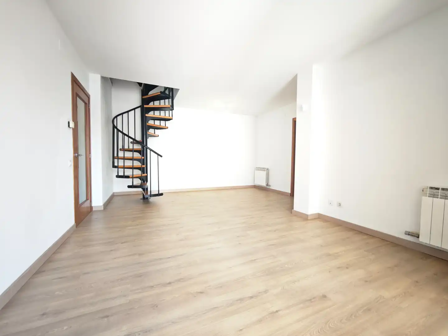 Living room of Duplexes for sale in Terrassa  with Terrace, Oven and Community pool