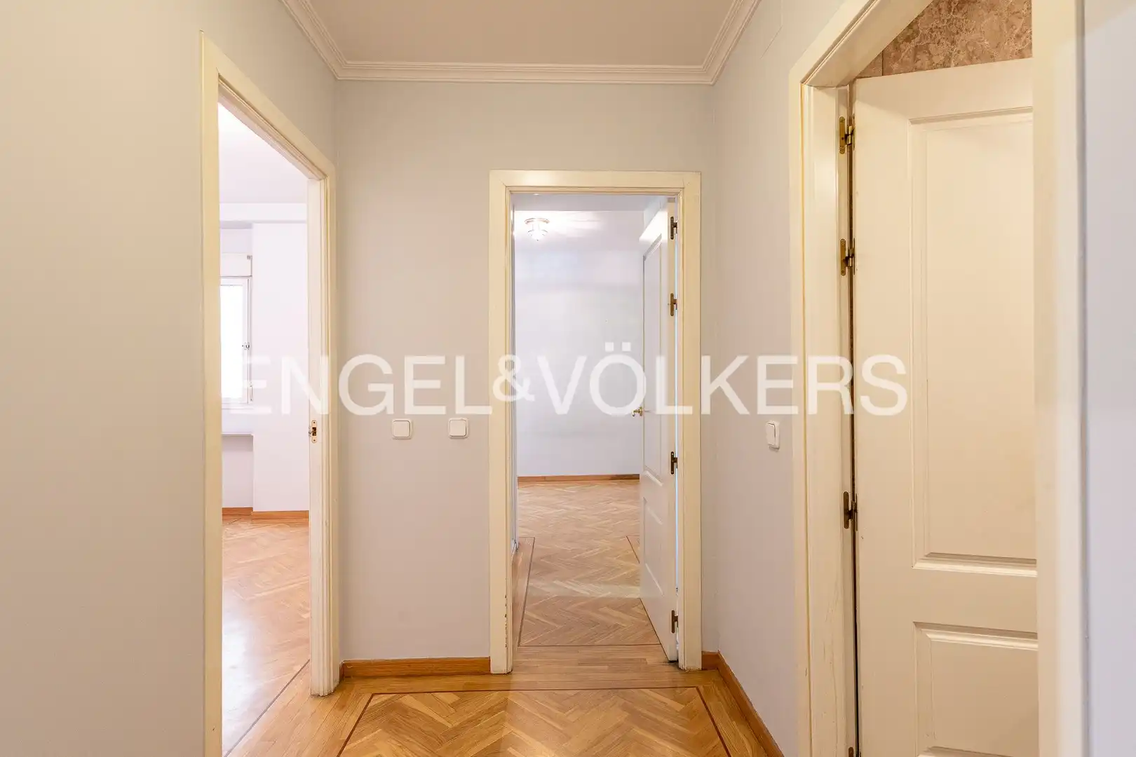 Flat for sale in Madrid  with Air Conditioner and Heating