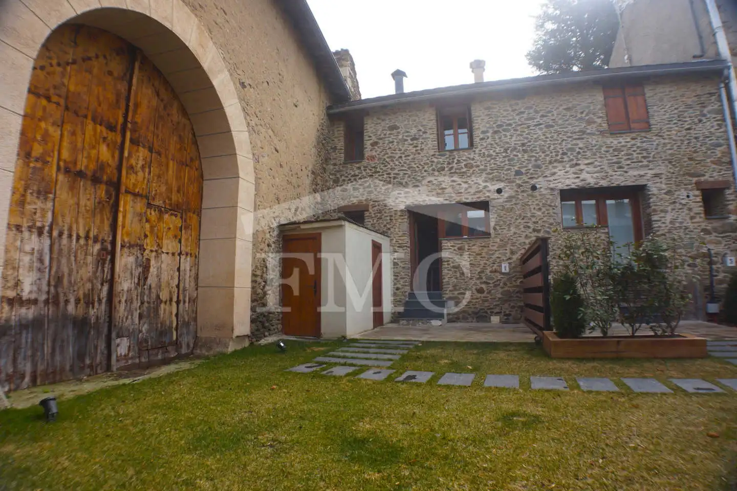 Außenansicht von Haus oder Chalet zur Miete in Saillagouse mit Heizung, Privatgarten und Parkett