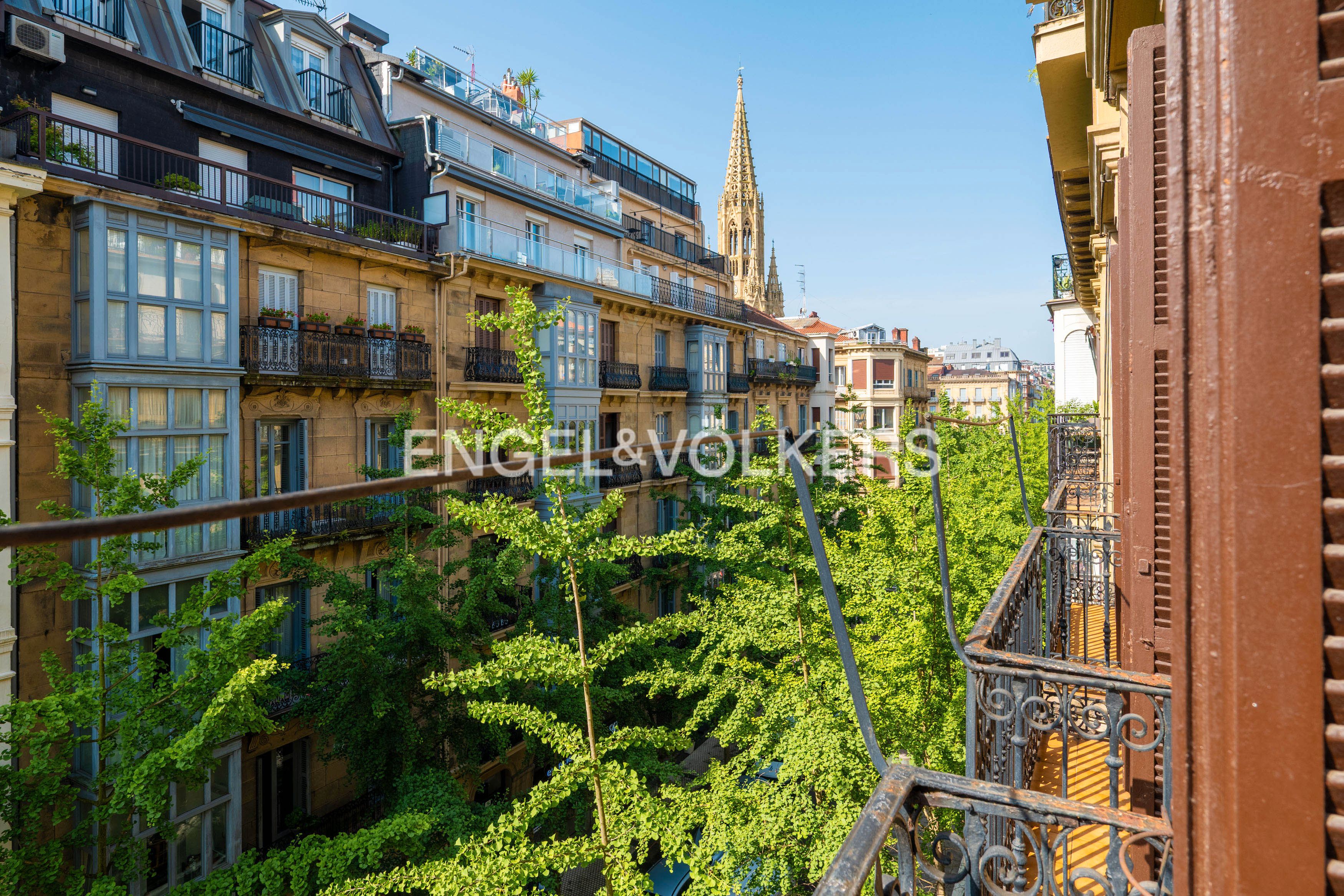 Exterior view of Flat for sale in Donostia - San Sebastián   with Heating, Parquet flooring and Storage room