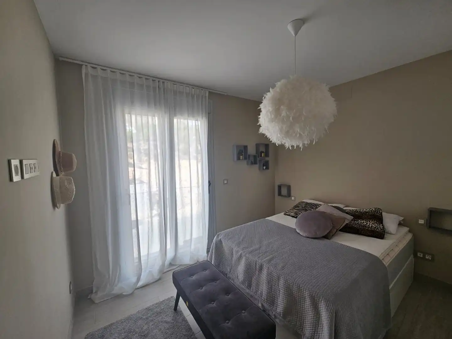 Habitación de Ático de alquiler en Finestrat con Aire acondicionado, Calefacción y Jardín privado