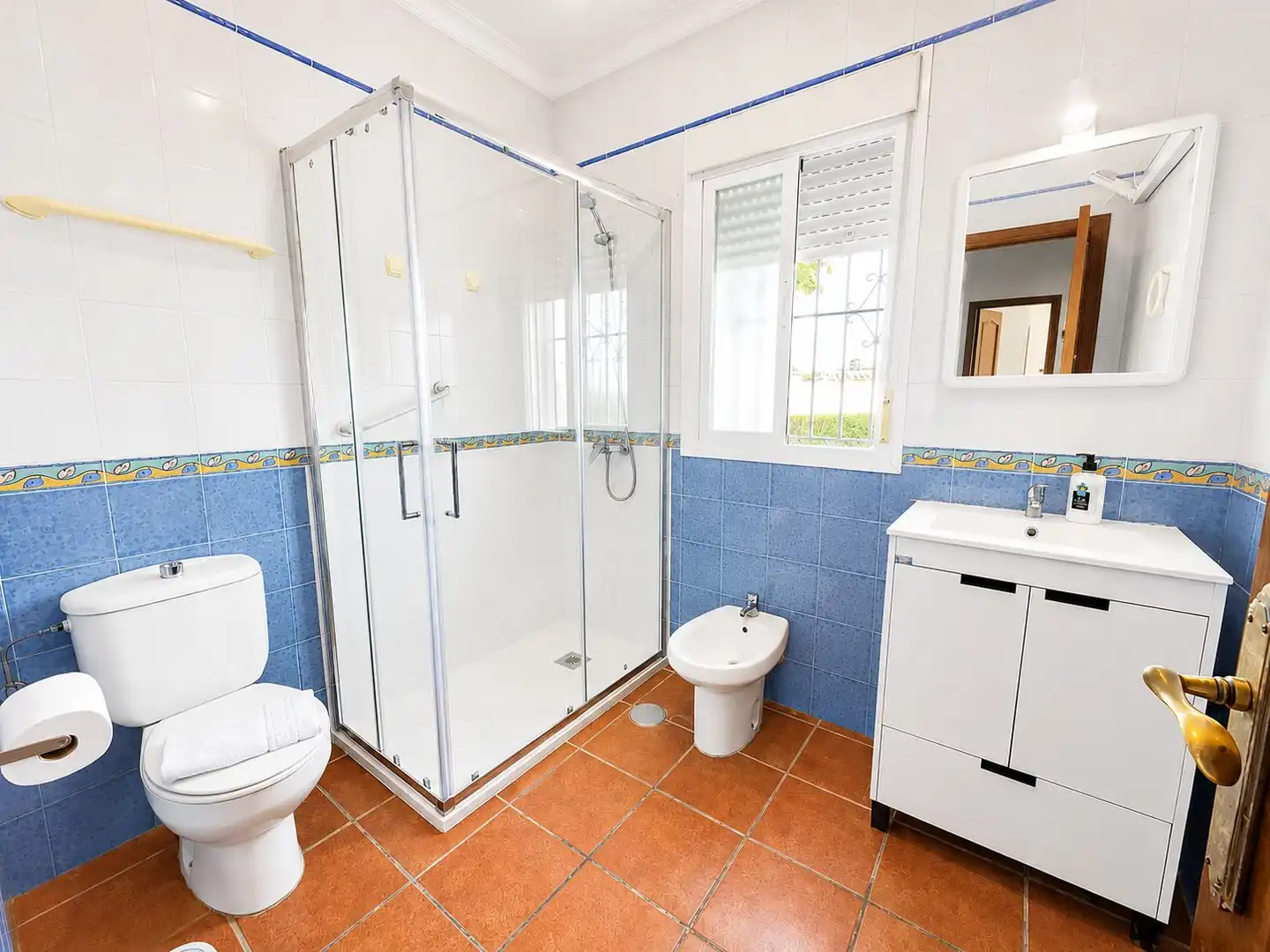 Badezimmer von Einfamilien-Reihenhaus zur Miete in Conil de la Frontera mit Klimaanlage, Privatgarten und Schwimmbad
